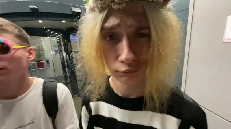 женя крутит мир