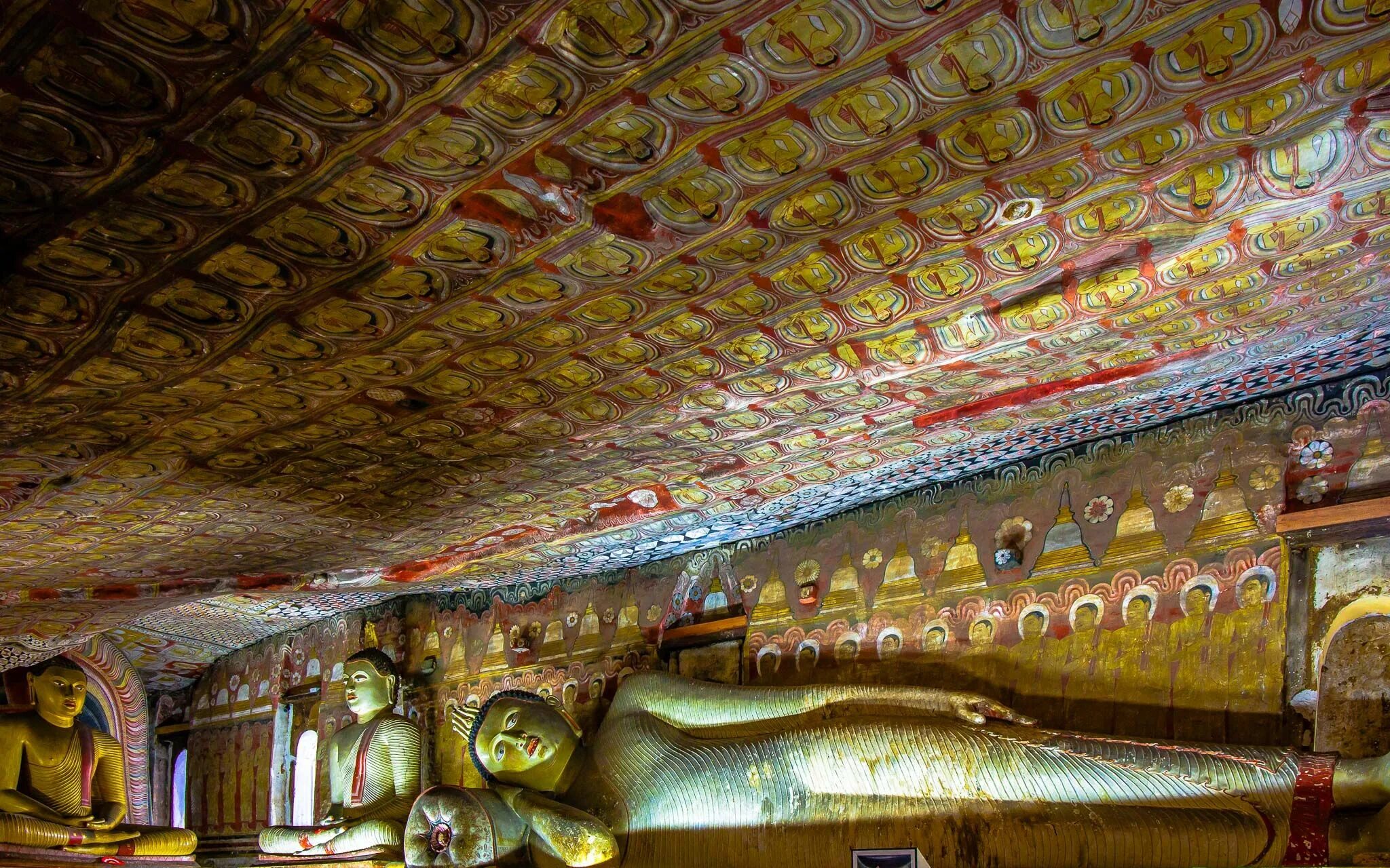 Дамбула. Пещерный храм Дамбулла. Шри Ланка золотой храм Дамбулла. Пещерный храм Дамбулла Шри-Ланка. Сигирия храм Дамбулла.