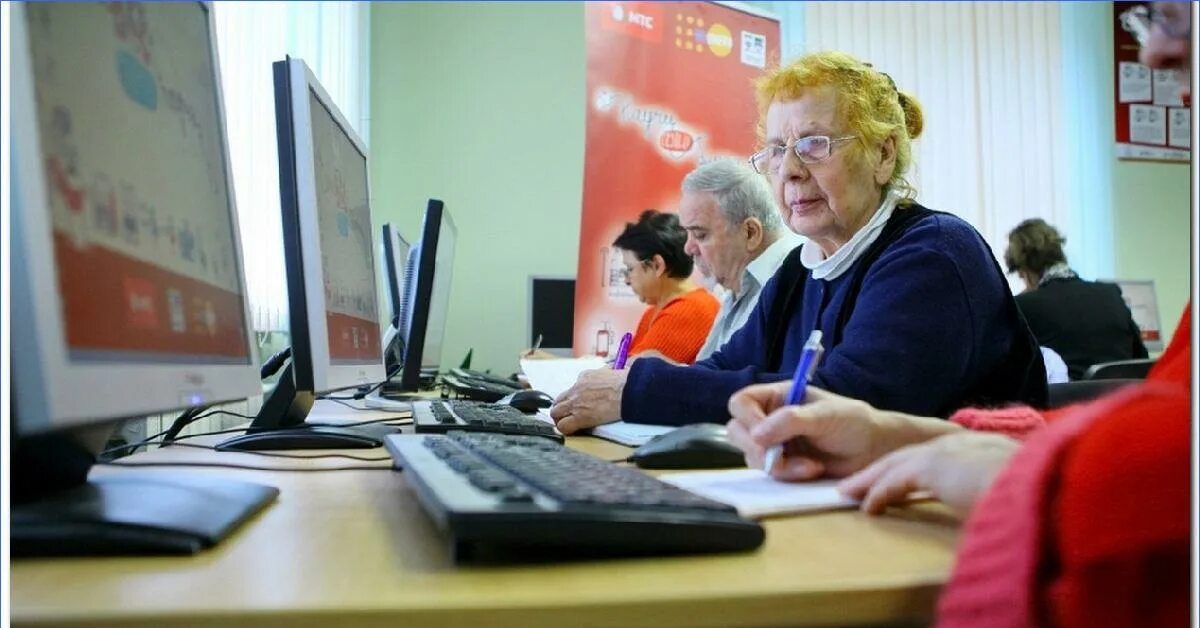 Работа пенсионерам сао. Работающие пенсионеры. вебинары для пенсионеров. рабочий пенсионер. вузы москвы для пенсионеров.