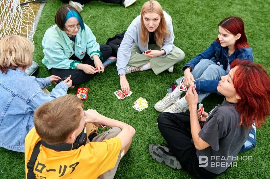 Молодежь не понимает взрослых. Урам парк день молодежи. В Риге стало много молодежи?.