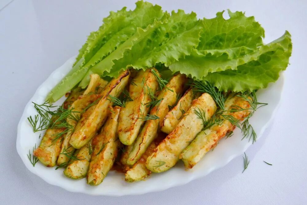 Палочки из кабачков в сухарях. Кабачковые палочки. кабачковые палочки в духовке. кабачковые палочки в кляре.