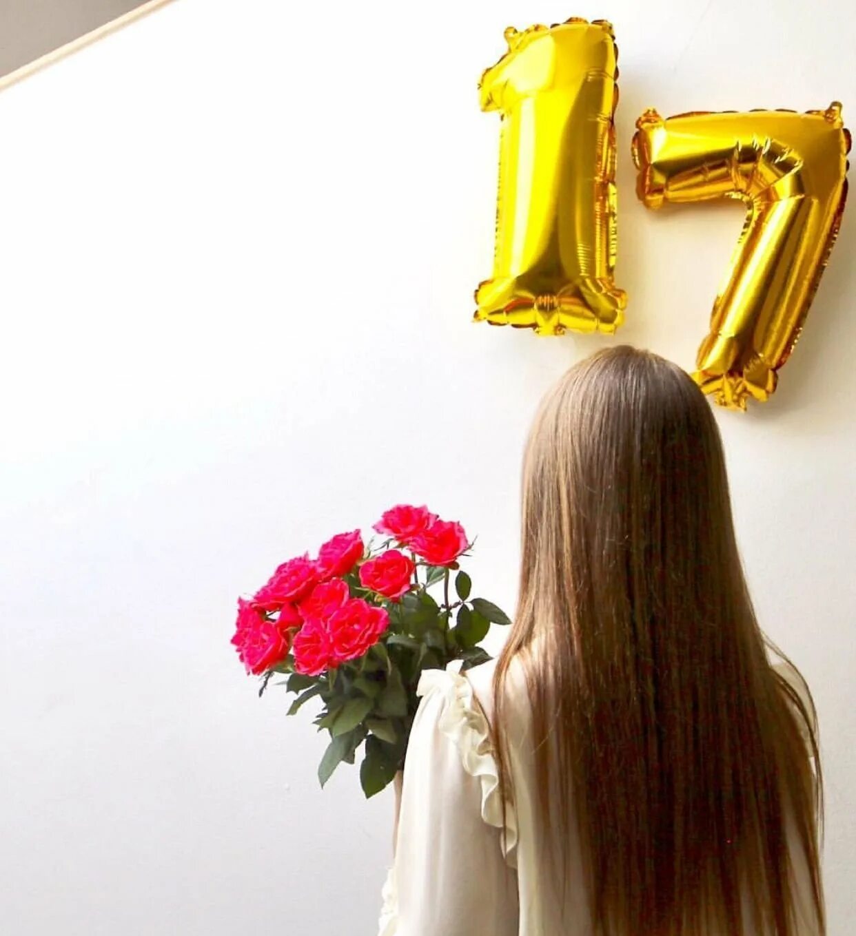 31 лет девочки. 17 лет день рождения фотосессия. фотосессия на 17 летие девушке. юбилей девочке 17 лет. фотосессия 17 лет девушке на день рождения.