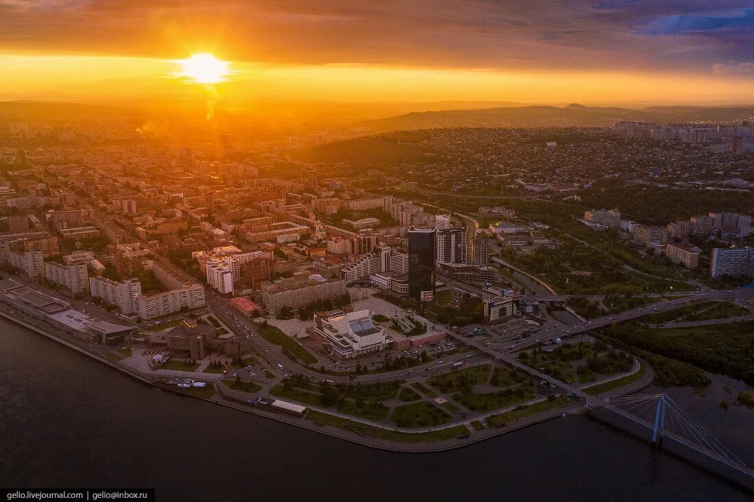 Красноярск. Красноярск с высоты птичьего полета. Красноярск остров Татышев с высоты птичьего полета. Центр Красноярска с высоты птичьего полета. Вид Красноярска с высоты птичьего полета.