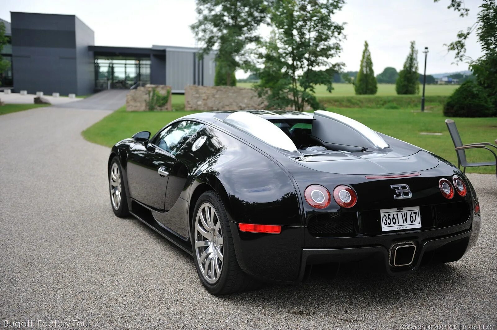 Кому принадлежит бугатти. Bugatti Veyron Sang Noir. Кому сейчас принадлежит компания Бугатти.