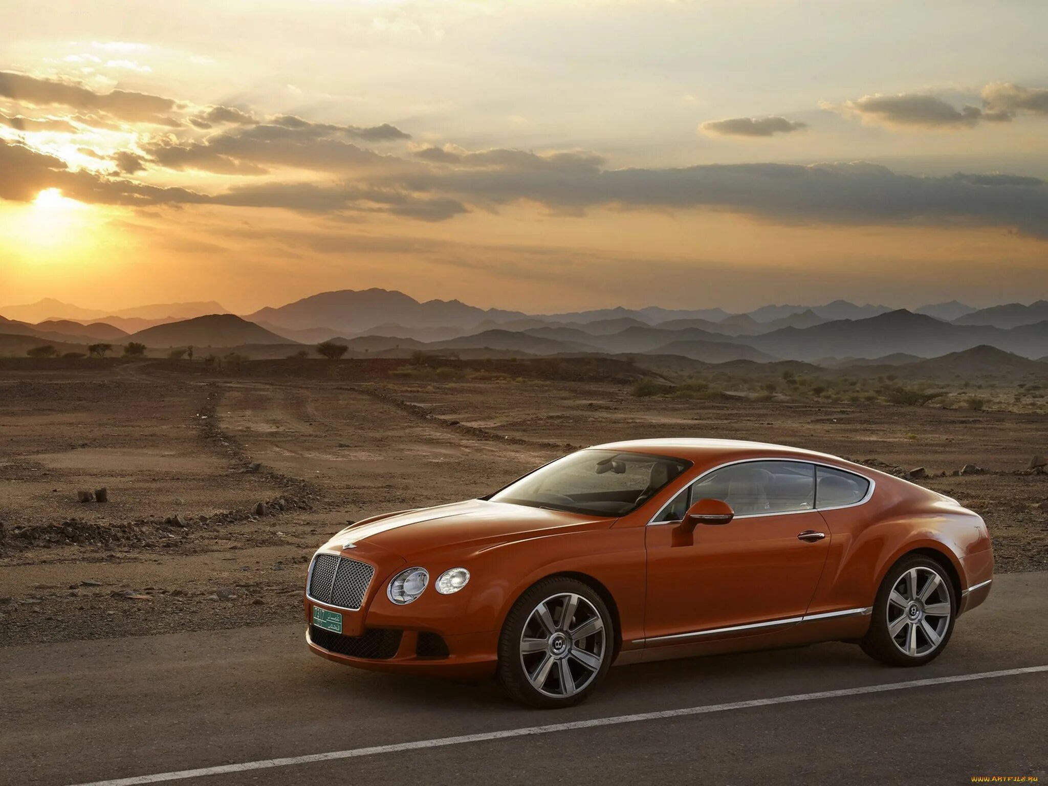 Сайт про автомобили. Continental gt 2010. Bentley Continental gt. Bentley Bentley Continental gt 2010. Бентли Континенталь купе.