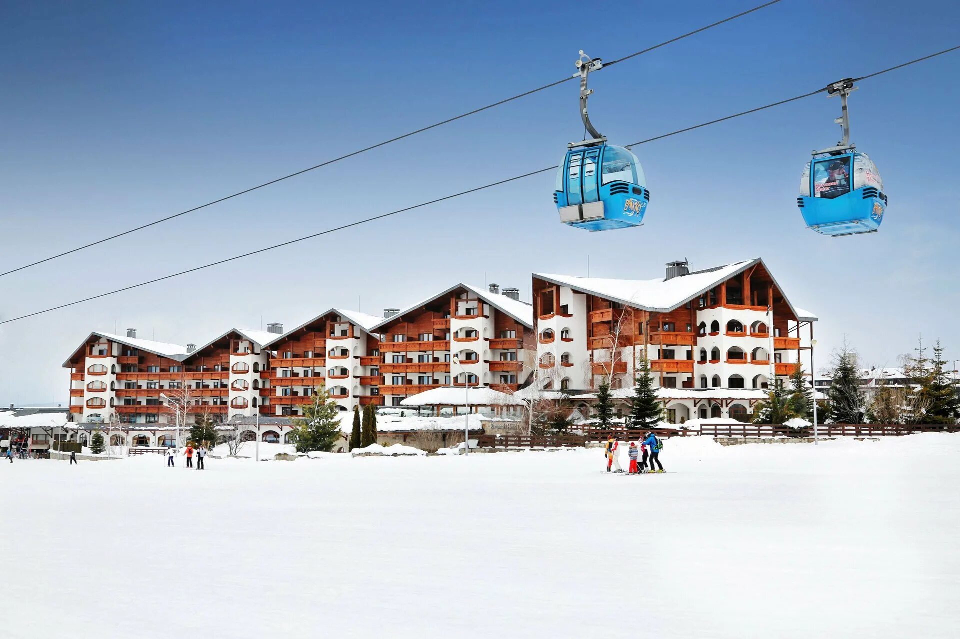 Банско горнолыжный. Банско Болгария. Bansko Болгария. Банско Болгария горнолыжный курорт город. Горные лыжи в Болгарии Банско.