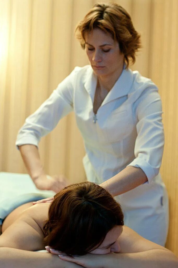 Massage санкт петербурге. Массаж для женщин. Массаж салон Санкт-Петербург. Медицинский массаж СПБ.