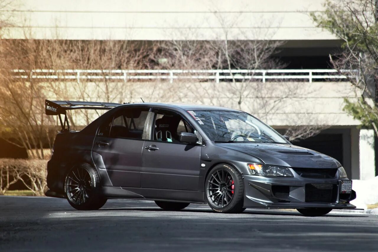 Evo tuning. Mitsubishi EVO 9. Лансер 9 Эволюшн. Mitsubishi Lancer Evolution 9 Grey. Mitsubishi Lancer 9 Tuning.