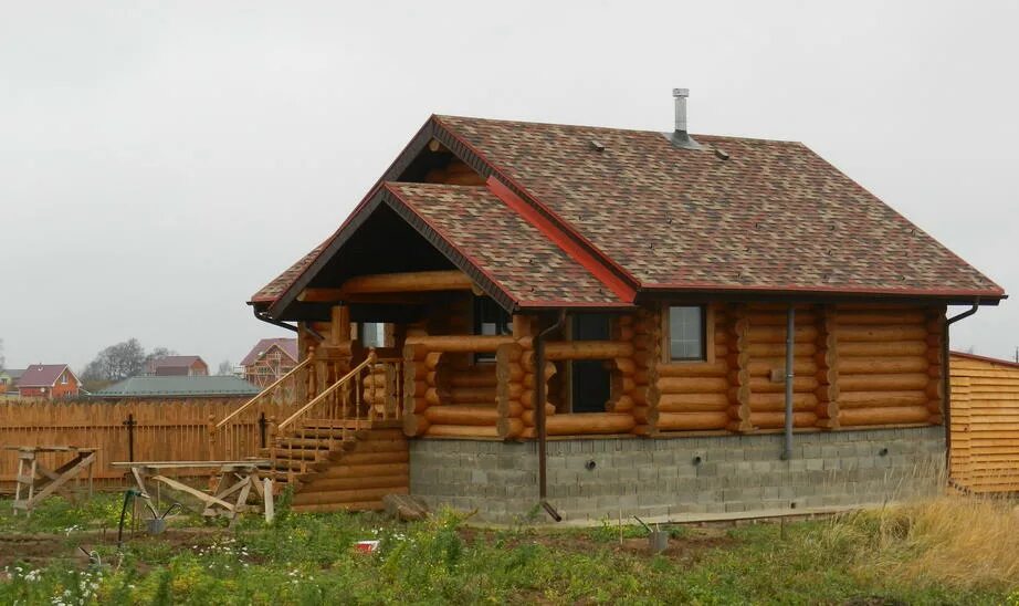 Дикий сруб берлога. Бревно под рубанок. Деревянный дом ручной рубки. Сямжа срубы домов ип кустов николай александрович отзывы. Домик из оцилиндрованного бруса.