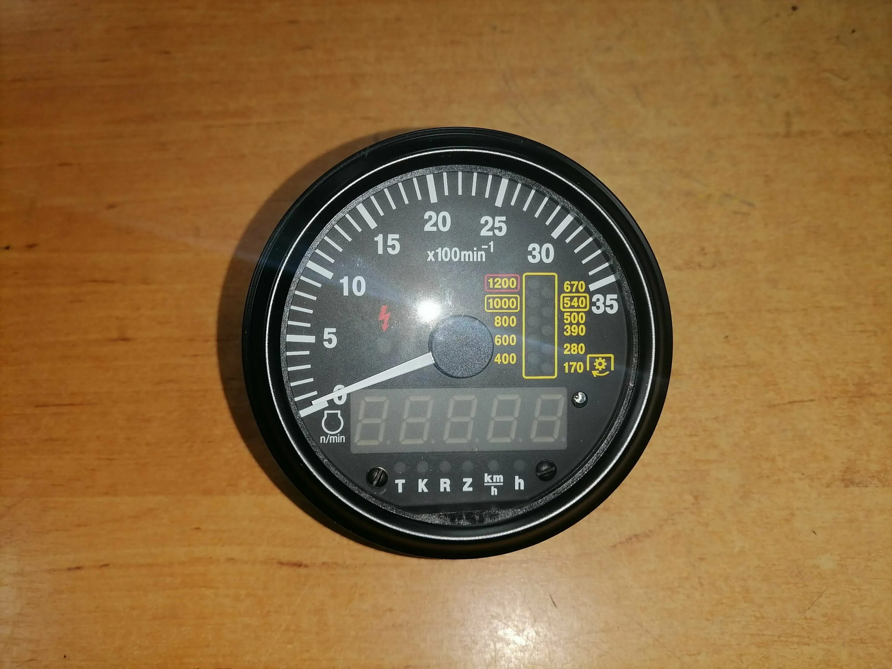 Тахометр мтз. Тахоспидометр мтз 82.1. тахоспидометр мтз электронный. тахоспидометр кд8083. тахоспидометр мтз 80.