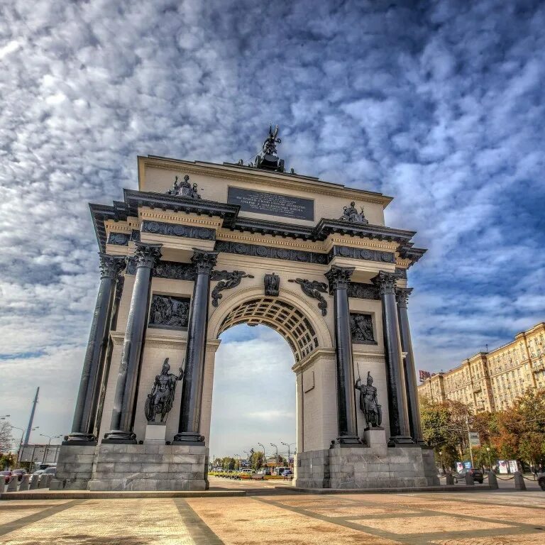 Триумфальные ворота в каком городе. Триумфальные ворота в каком городе. Триумфальная арка в москве 1812. Триумфальная арка парк победы. Поклонная гора триумфальные ворота.