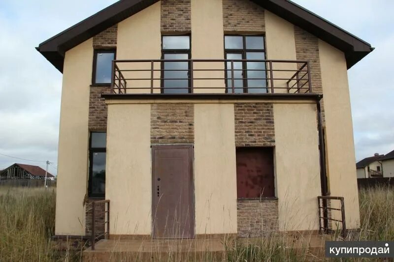 Отель с павлинами. Д вайя. Коттедж в вайя. Вайя гатчинский р-н. Павлин в гатчине.