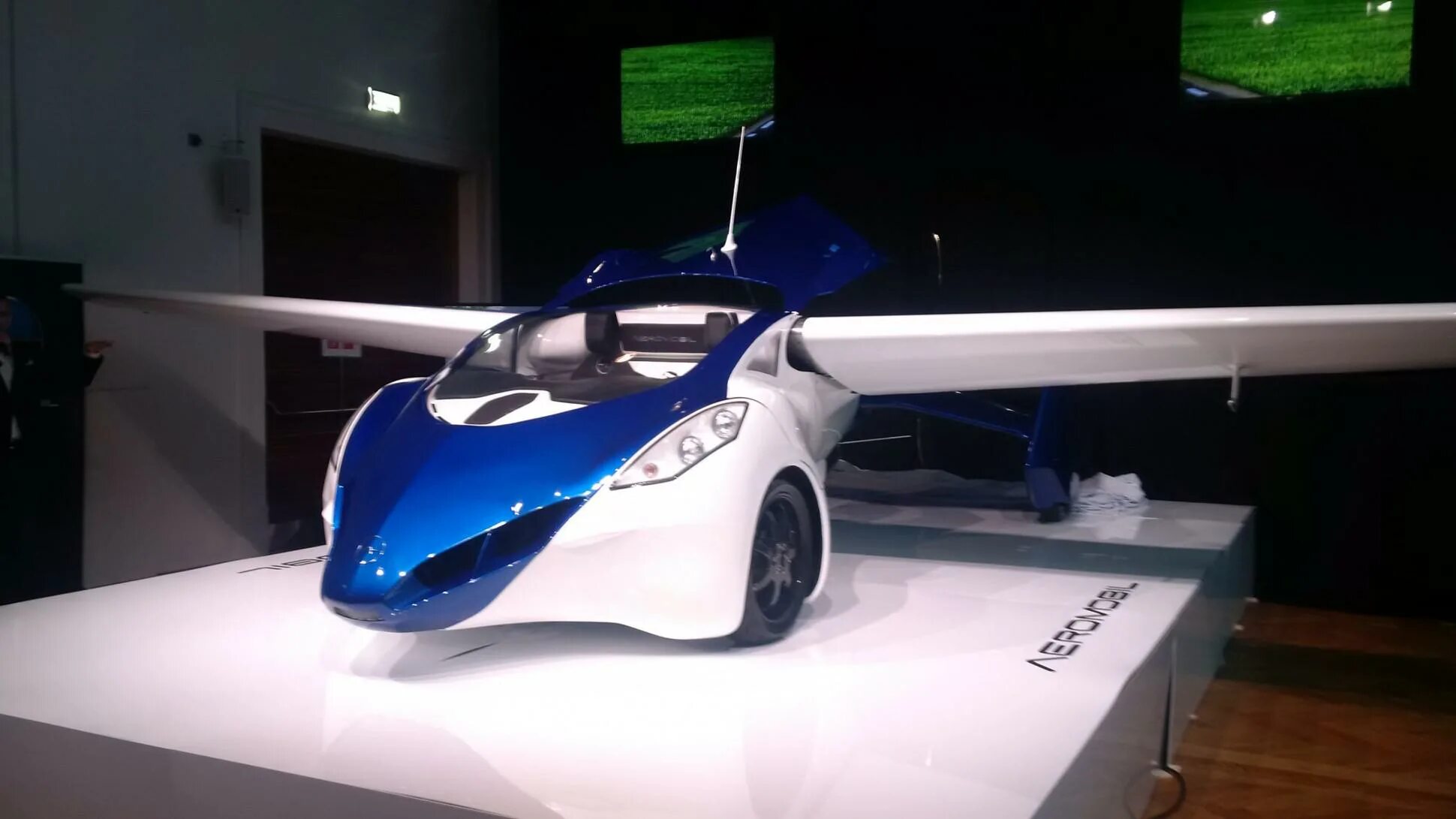 Модель автомобиля из картона. Как сделать машину будущего. Машина времени настоящая. Бмв vision m next 100. Машина из будущего поделка.