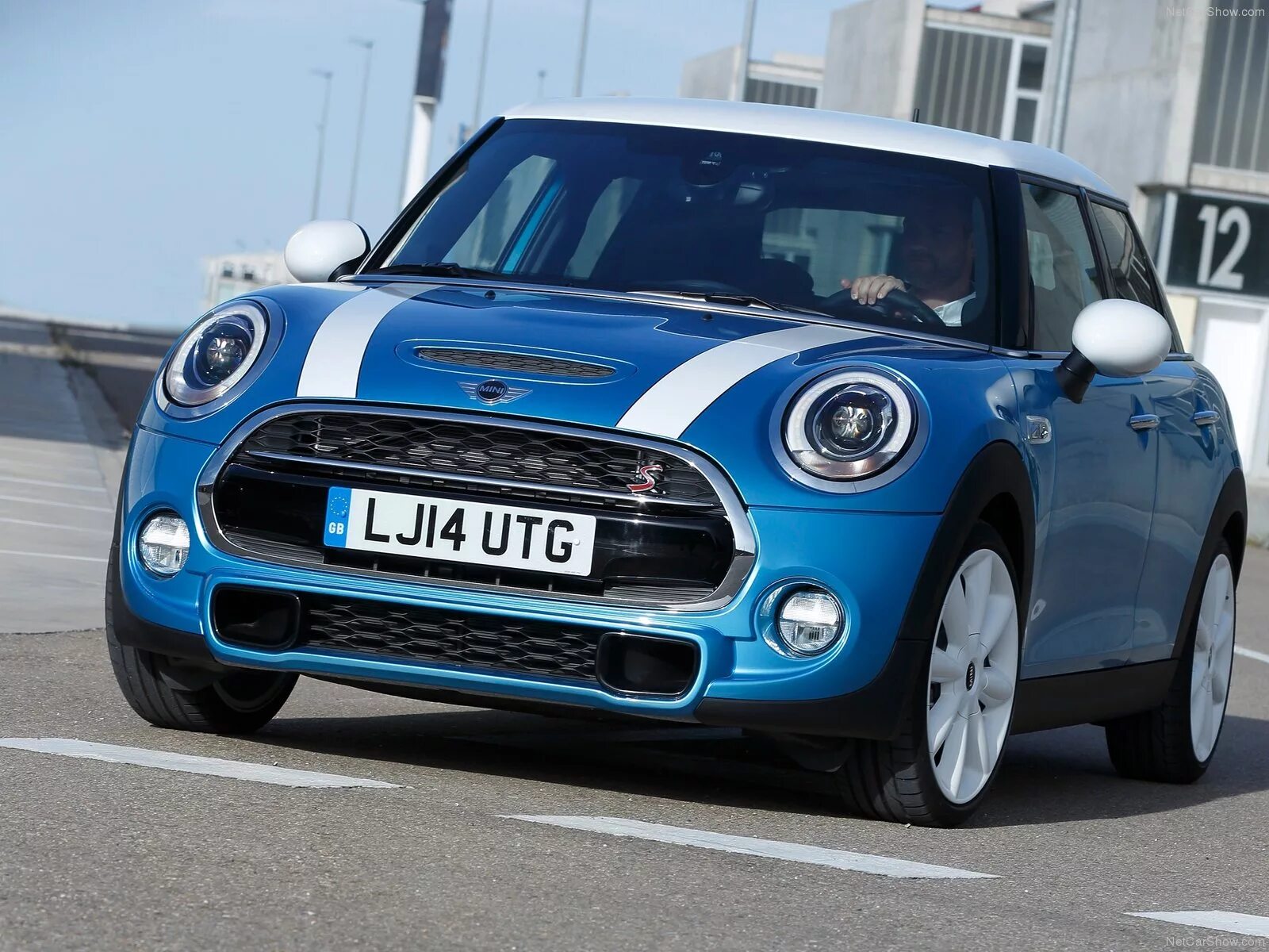 Есть ли мини. Mini Cooper 2015. Bentley Mini Cooper. Bentley мини Купер. Бентли Mini Cooper s.