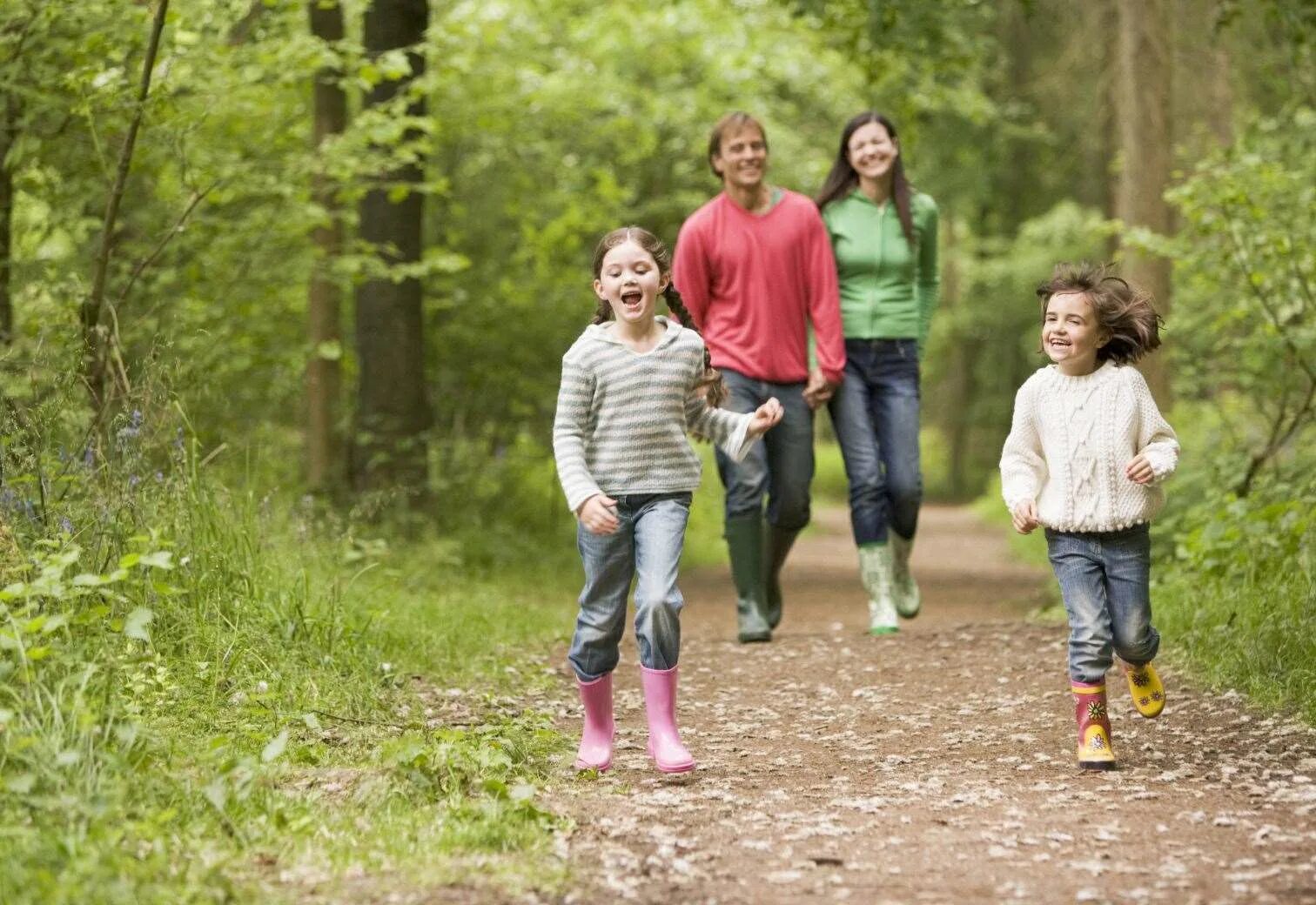 Скандинавская ходьба. The people on the street. Walking large. Прогулка пешком. Walking large.
