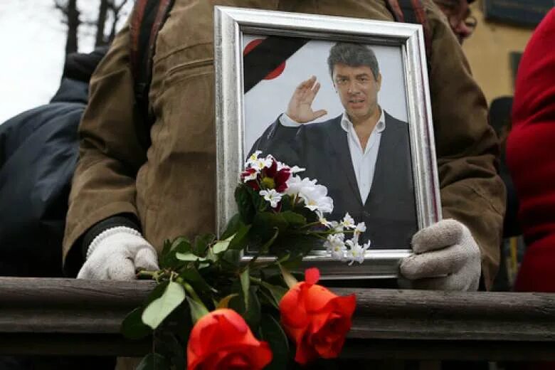 Похороны бориса немцова. Похороны бориса немцова. Тело бориса немцова похороны. Похороны бориса немцова 2015. Панихида бориса немцова.