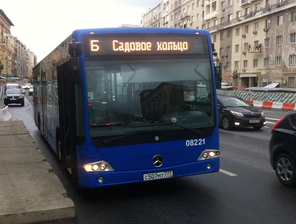 Маршрут б по садовому. Автобус Мерседес Мосгортранс. Автобус Мерседес Бенц маршрут б. Mercedes Conecto. Автобус б Москва маршрут.