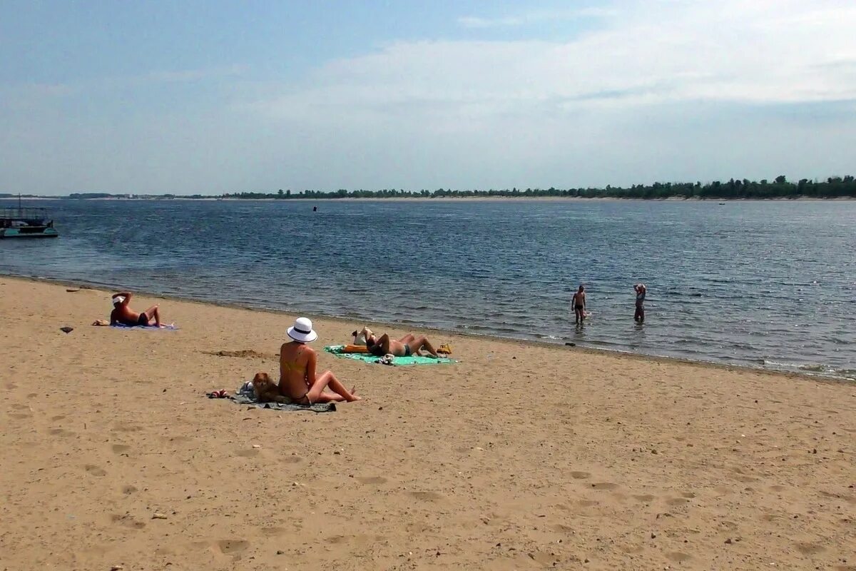 Пляж новоорск. Где купаться в волгограде. Волгоград набережная пляж. Волгоград пляжи для купания. Пляжи волгограда 2022.