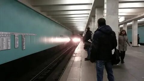 Станция метро западная