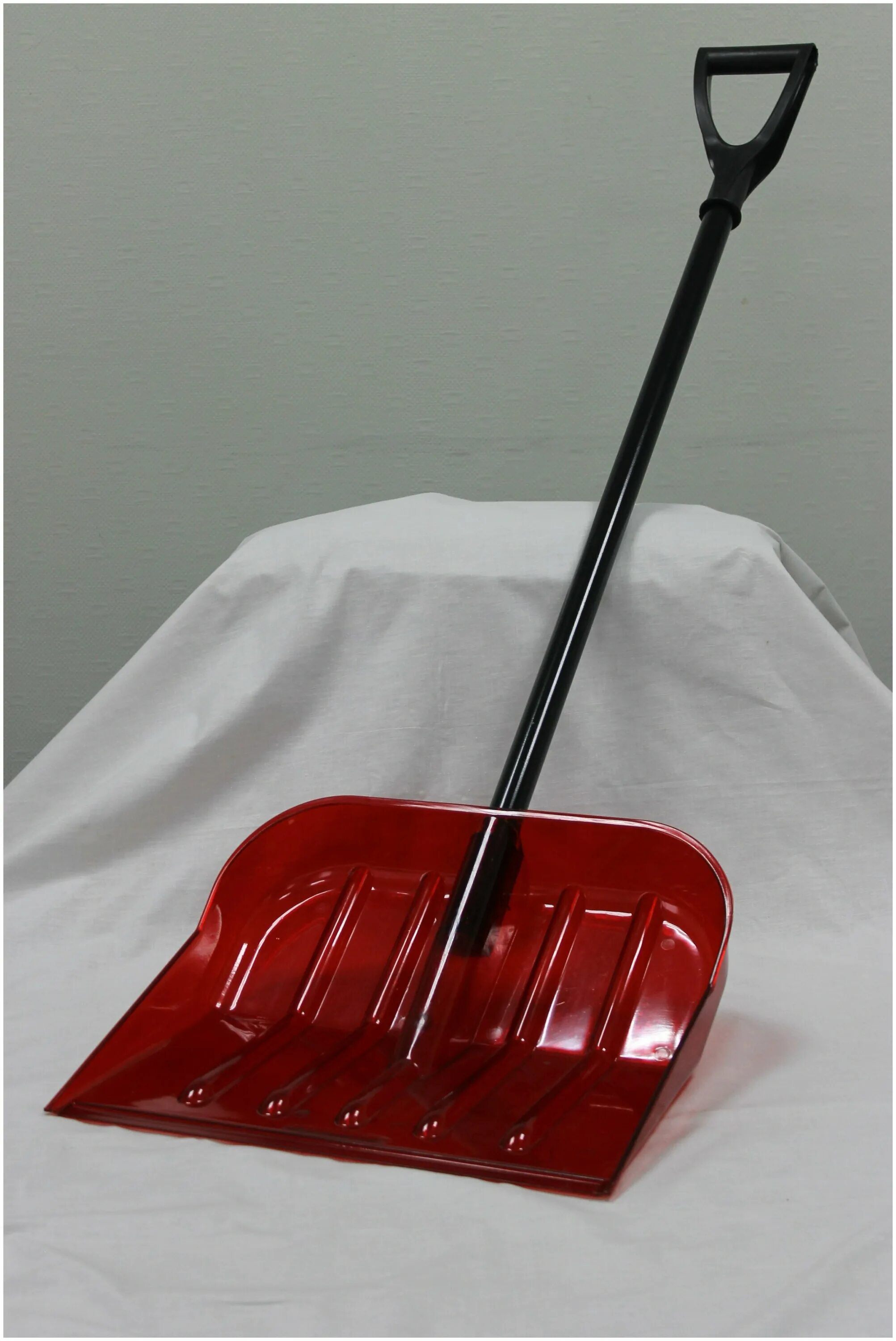 Лопата сибртех 61488. Лопата снеговая поликарбонат оранжевая. Лопата из поликарбоната для уборки снега. Снеговая лопата carbolux пк-2. Лопата снеговая из поликарбоната купить.