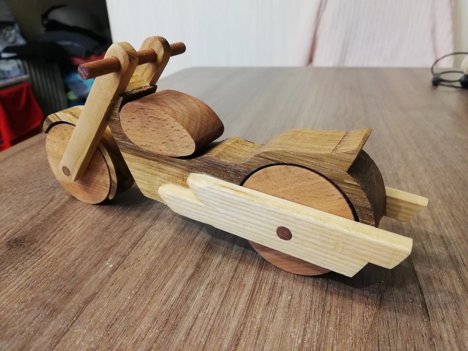 More wooden most wooden. Деревянные игрушки. Простые изделия из дерева. Изделия из дерева для детей. Маленькие изделия из дерева.