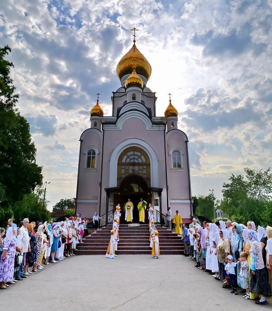 храм покрова пресвятой богородицы (донецк). собор святого георгия макеевка. соборный храм петра и февронии муромских. святопреображеникий кафедральный собор донецк. свято преображенский собор донецк.