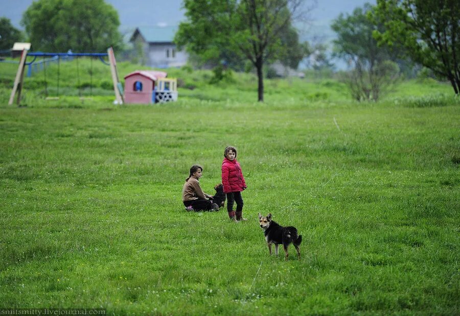 Baby village. Детская деревня. Села на ребенка. Детская деревня семейный очаг. Выживать деревне семья.