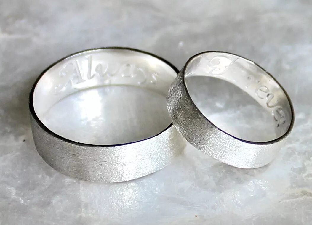 Серебряное обручальное кольцо. Обручальное кольцо из серебра. Свадебные кольца серебряные. Оригинальные серебряные обручальные кольца.