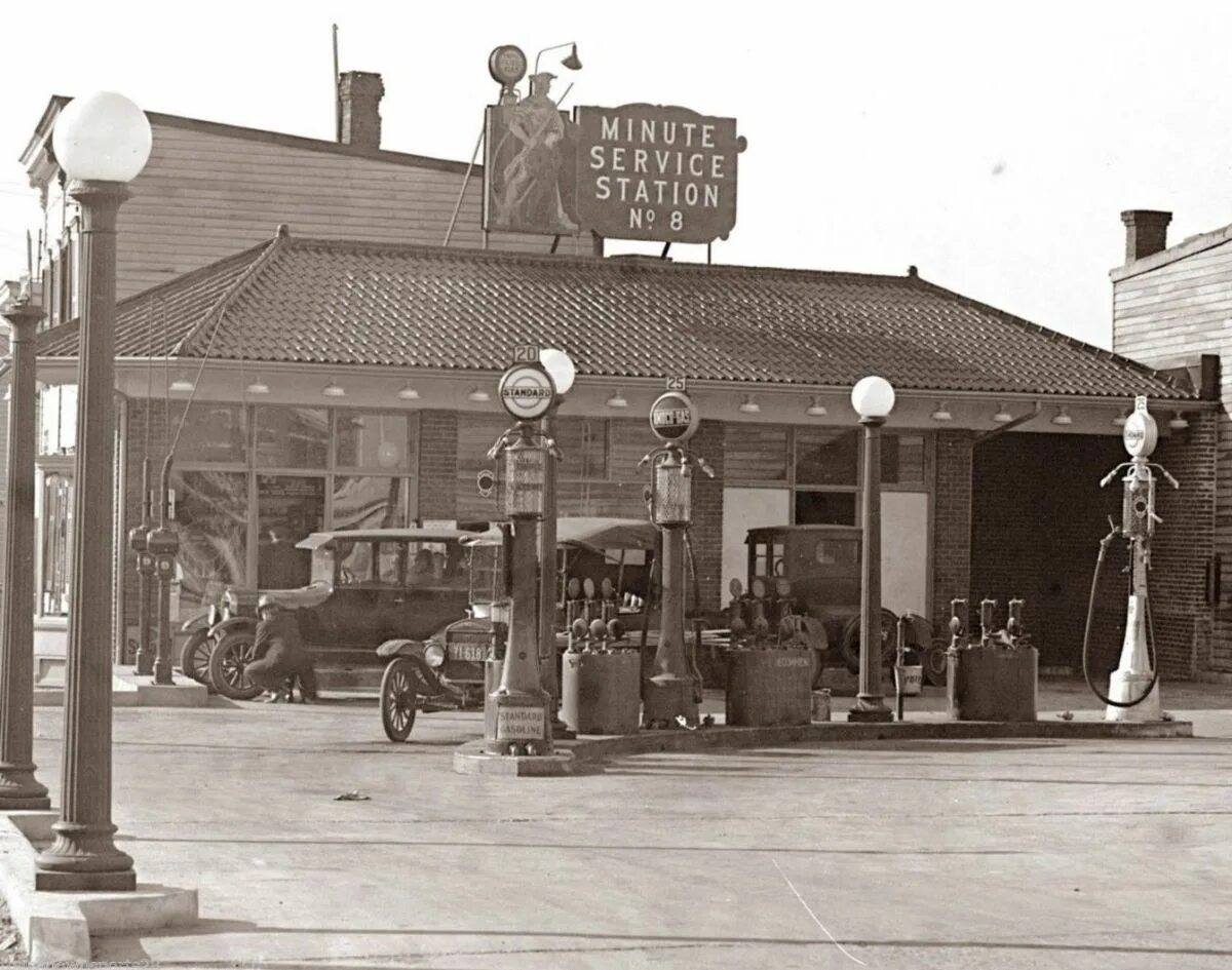 Forum old. АЗС В Германии 1958. Старая американская бензоколонка. Старинная автозаправка. Старая заправка США.