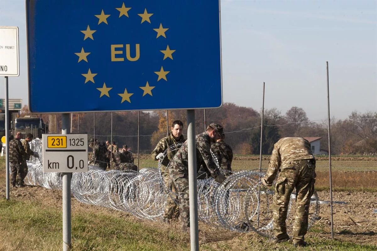 Сколько стоят на границе польша. Польша границы. польская пограничная полоса. граница с польшей фото. столб польской границы.