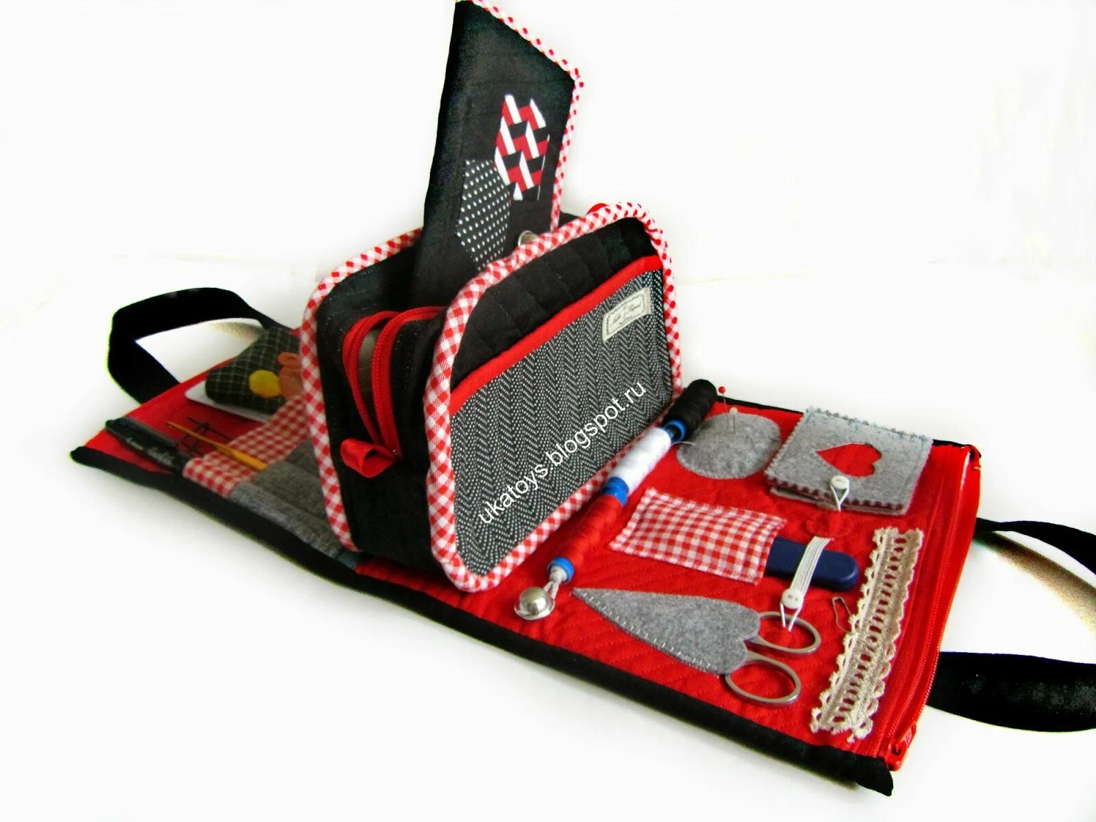 Мастерская по пошиву сумок. Швея. Швейный цех сумок. Швейный цех. Закройщик швейного производства.