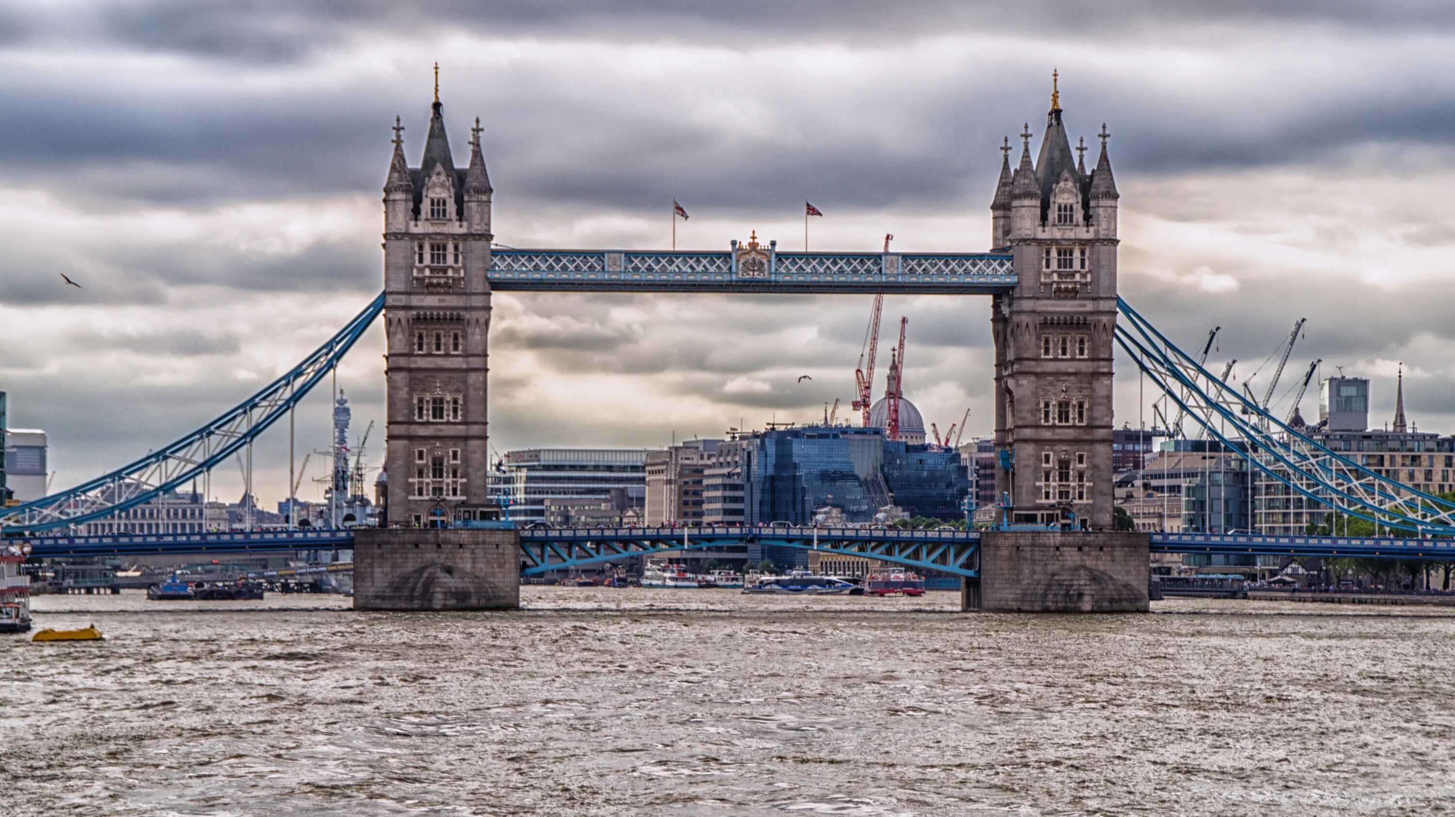 Включи london bridge. Тауэрский мост. Мост Тауэр в Лондоне. Тауэрский мост фасад. Лондон мост Тауэр бридж аbтоб.