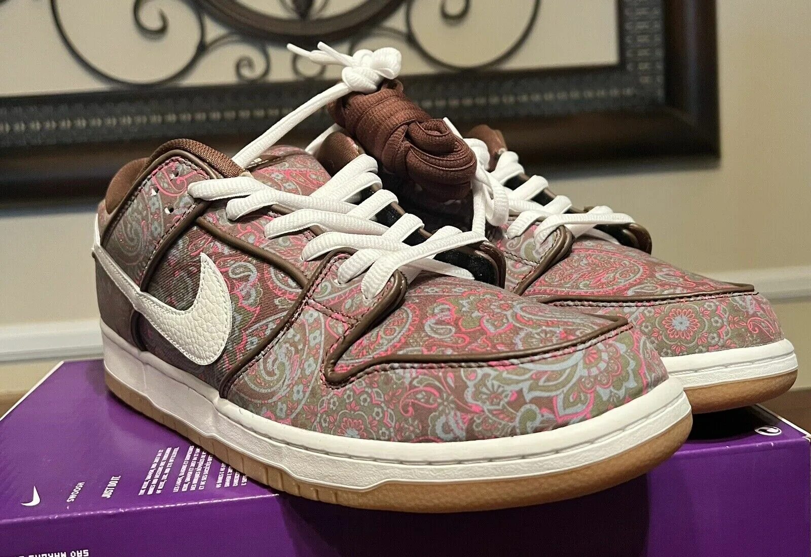 Nike dunk brown. Nike SB Dunk Low Pro Paisley Brown. Nike пэйсли. Nike Dunk Oversize. Nike Brown Paisley.