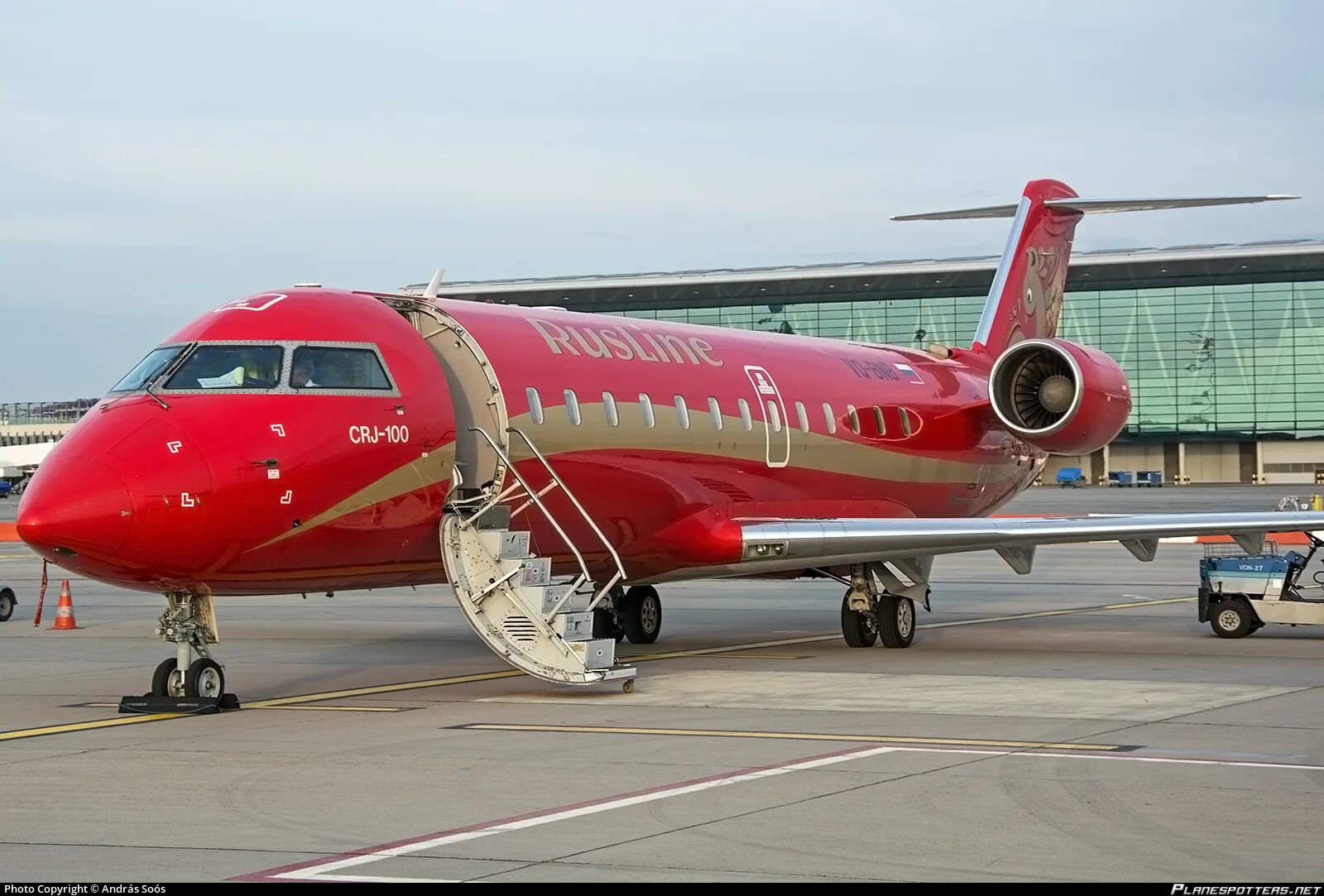 Самолёт Бомбардье CRJ-100/200. Bombardier CRJ-100/200 РУСЛАЙН. Самолёт Bombardier CRJ-200 РУСЛАЙН. Canadair Regional Jet РУСЛАЙН самолет. Самолет canadair crj 200