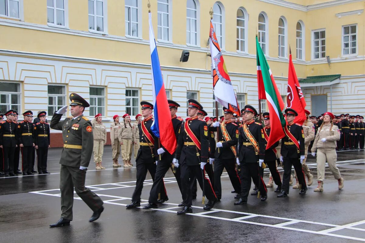 Суворовское училище Казань. Знамя Московского Суворовского военного училища. Казанское военное училище. Сайт казанский суворовское училище