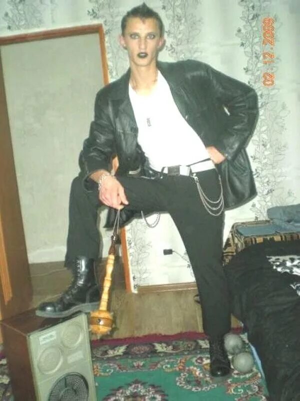 опасные из соцсетей. опасные бандиты. самый опасный парень. опасный пацан. пацан с пистолетом.