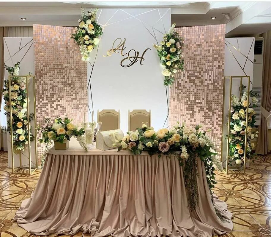 Украшение свадебного президиума. Президиум на свадьбу. Свадебный декор. Президиум на свадьбу 2024. Украшение президиума на свадьбу.