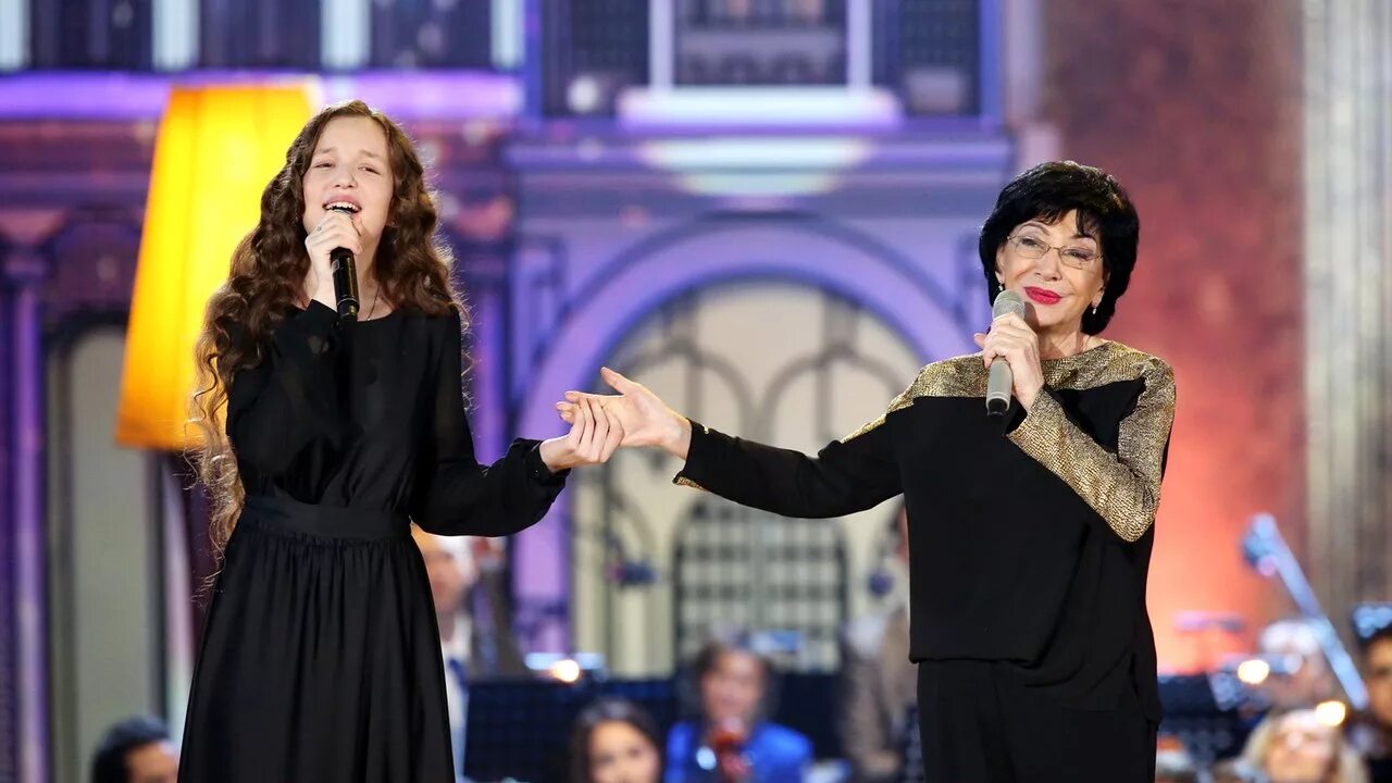 Юля песня синяя птица. Виа синяя птица 1982. Синяя птица юля. Синяя птица юля. Синяя птица юля.