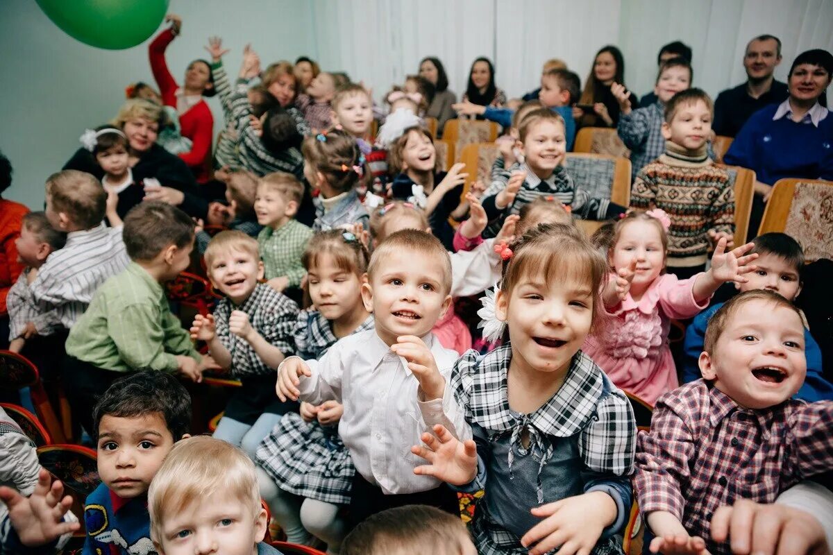 Включи фотографии детей. Детский дом. Детдом. Дети из детдома. Детские дома.