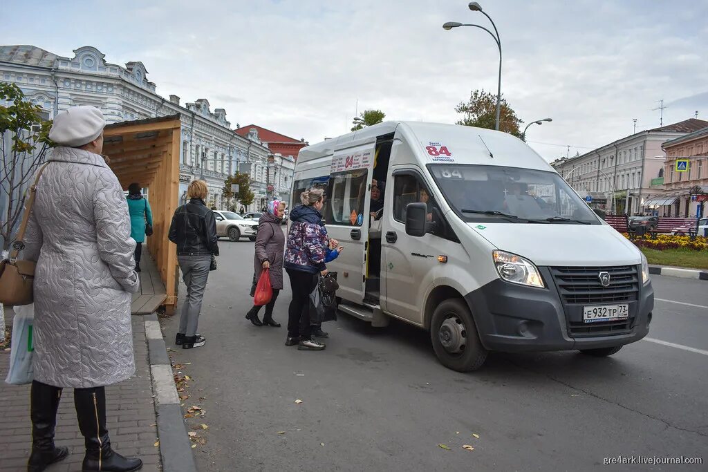 Городская маршрутка. Маршрутки в в городе Казани белые красивые с уютом. Благодарный маршрутки