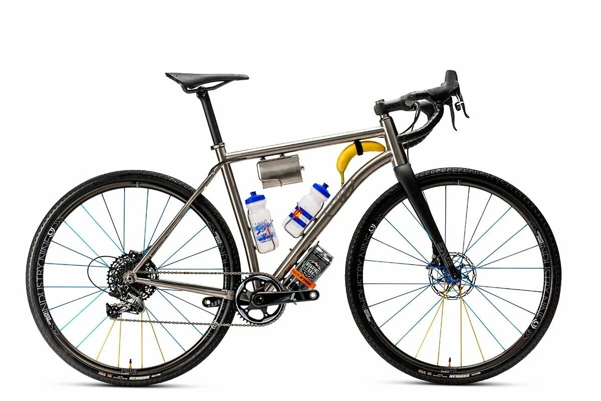R 5 plus. Flat bar touring bike. giant allroad. road bike. cycle plus.