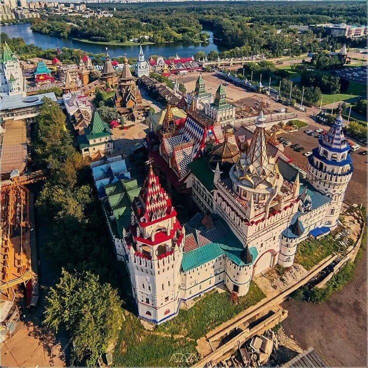 Почему стоит посетить россию. Парк Измайлово Кремль. Измайловский Кремль с высоты птичьего полёта. Усадьба Измайлово Кремль. Измайловский парк замок.
