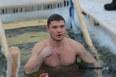Крещение мужчины