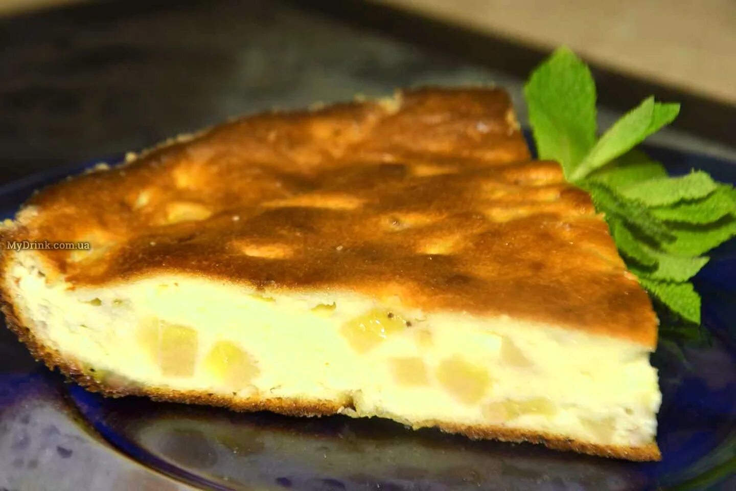 творожная запеканка с грушей. творожная запеканка с бананом. запеканка из рикотты в духовке. творожная запеканка и кофе.