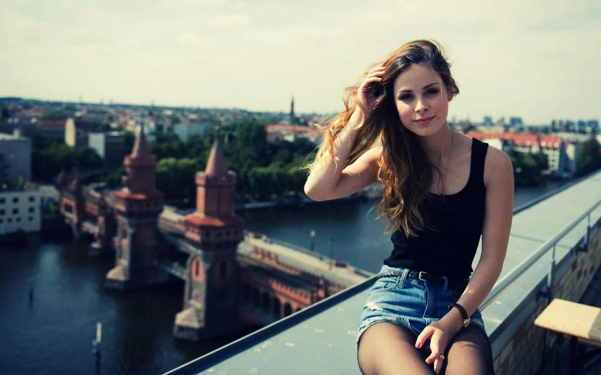 Елена летучая фотосессия. Лена бесконечное лето арты. Лена тихонова бесконечное лето. Красивые девушки летом в городе. Генда бесконечное лето.