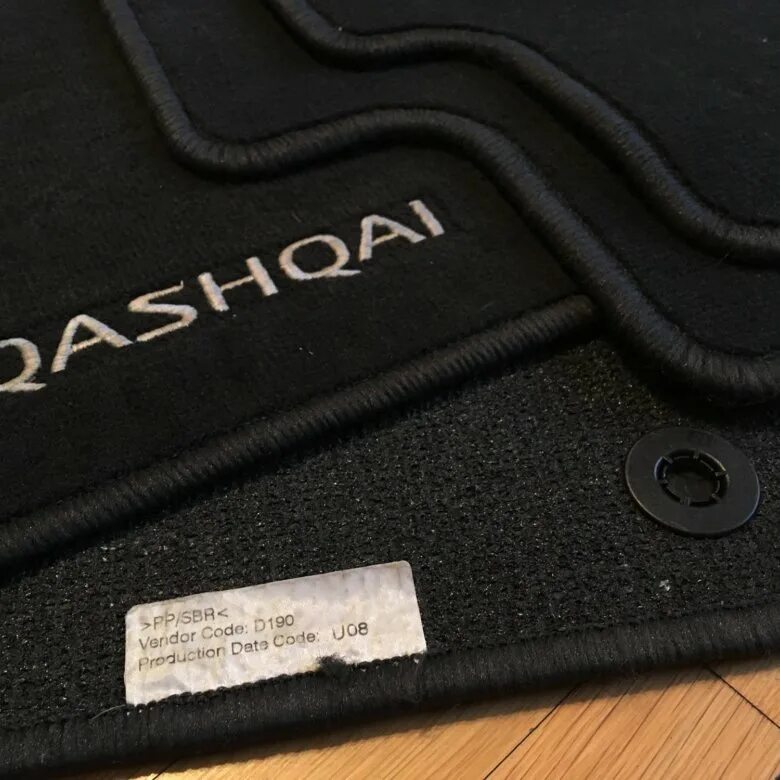 Оригинальные коврики кашкай j11. Коврики в ниссан кашкай +2 j10. Ниссан оригинальные коврики. Оригинальные коврики на ниссан жук. Резиновые коврики с сотами ниссан альмера классик.