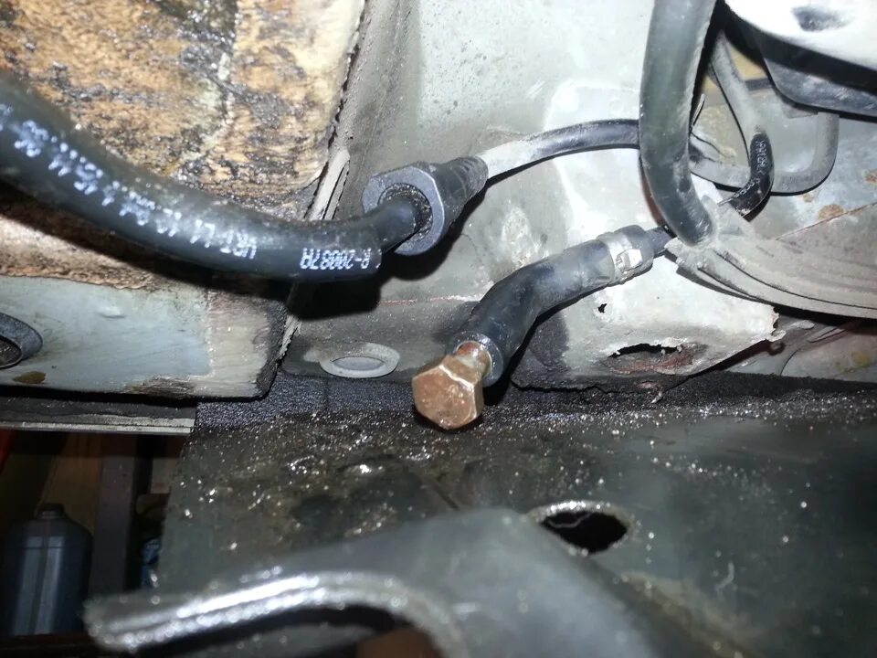 Рено меган 2 течь. Рено меган 2 течь. Рено меган 2 1. Рено меган 2 течь. Течь масла к4м сзади.