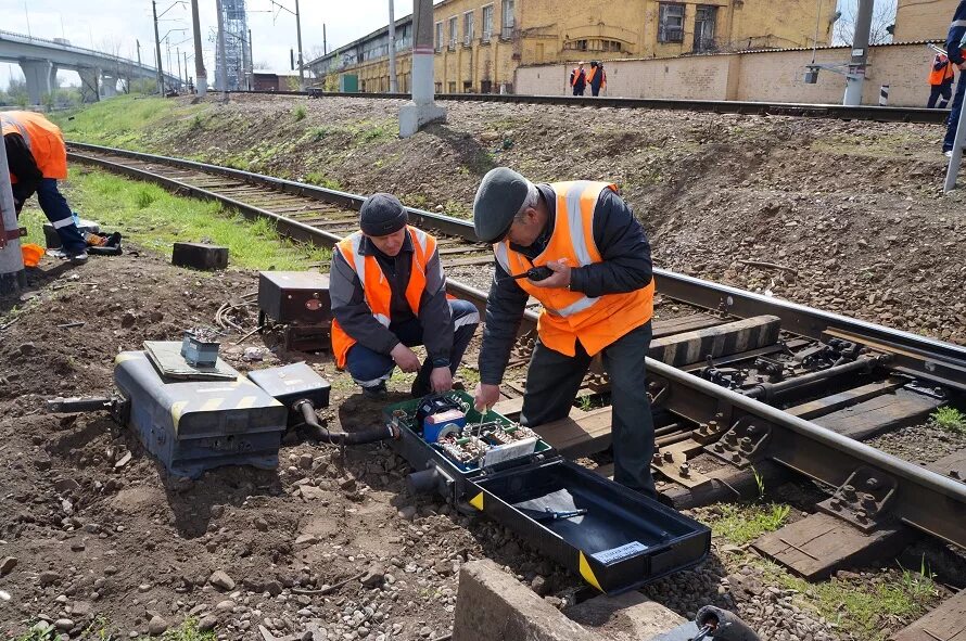 шкаф релейный шру-м1. сцбист ржд. сцб на железной дороге что это. с днем сцбиста картинки. электромонтёр ржд сцб.