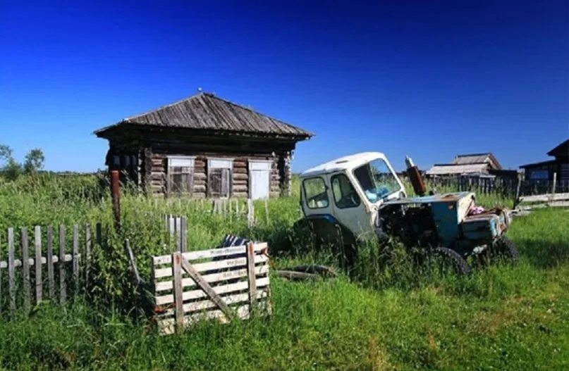 Не то село не то деревня. Пустая деревня.
