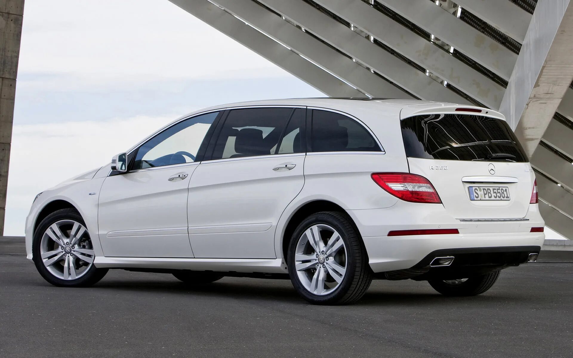 Class long. Мерседес r350 2011. мерседес r класс 2010. mercedes r500 4matic. mercedes benz r class 2025.